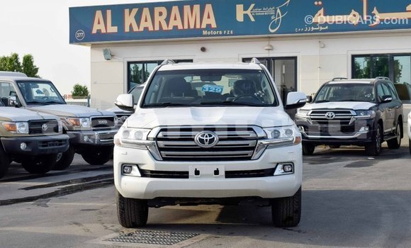 Acheter Import Voiture Toyota Land Cruiser Blanc à Import - Dubai, Région de la Bouenza Acheter Import Voiture Toyota Land Cruiser Blanc à Import - Dubai, Région de la Bouenza