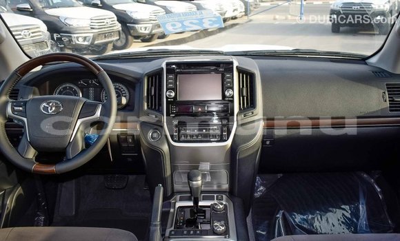 Acheter Import Voiture Toyota Land Cruiser Blanc à Import - Dubai, Région de la Bouenza Acheter Import Voiture Toyota Land Cruiser Blanc à Import - Dubai, Région de la Bouenza