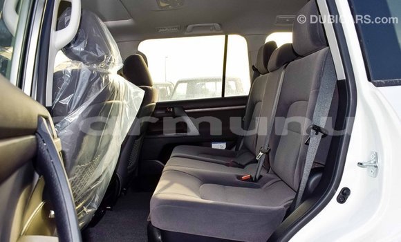 Acheter Import Voiture Toyota Land Cruiser Blanc à Import - Dubai, Région de la Bouenza Acheter Import Voiture Toyota Land Cruiser Blanc à Import - Dubai, Région de la Bouenza