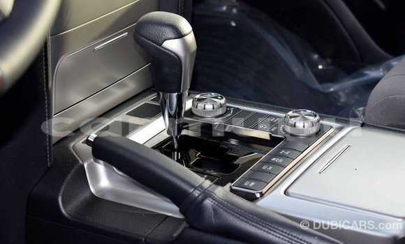 Acheter Import Voiture Toyota Land Cruiser Blanc à Import - Dubai, Région de la Bouenza Acheter Import Voiture Toyota Land Cruiser Blanc à Import - Dubai, Région de la Bouenza