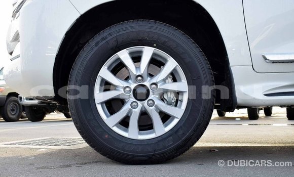 Acheter Import Voiture Toyota Land Cruiser Blanc à Import - Dubai, Région de la Bouenza Acheter Import Voiture Toyota Land Cruiser Blanc à Import - Dubai, Région de la Bouenza