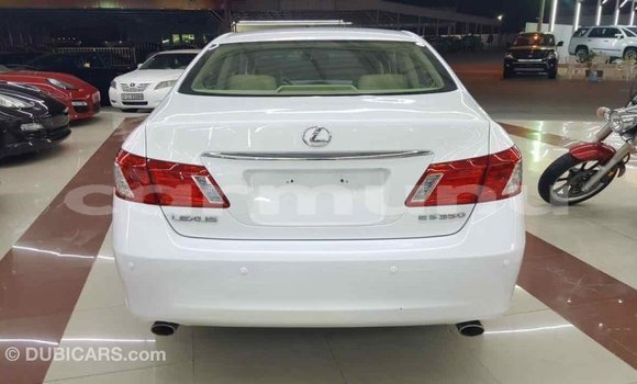 Acheter Import Voiture Lexus ES Blanc à Import - Dubai, Région de la Bouenza