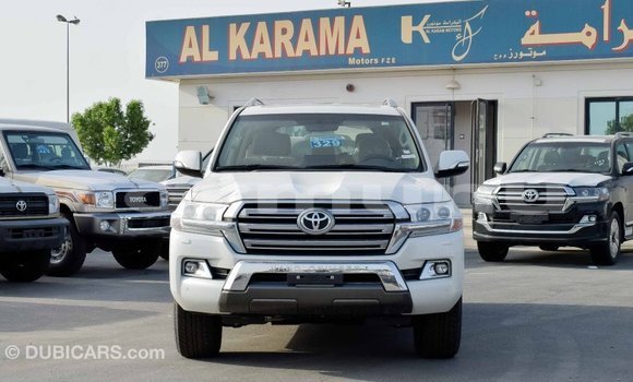 Acheter Import Voiture Toyota Land Cruiser Blanc à Import - Dubai, Région de la Bouenza Acheter Import Voiture Toyota Land Cruiser Blanc à Import - Dubai, Région de la Bouenza