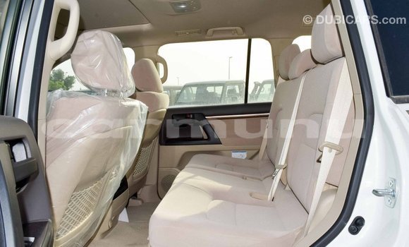 Acheter Import Voiture Toyota Land Cruiser Blanc à Import - Dubai, Région de la Bouenza Acheter Import Voiture Toyota Land Cruiser Blanc à Import - Dubai, Région de la Bouenza