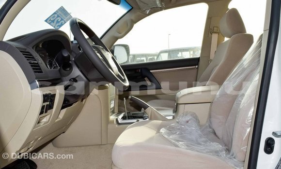 Acheter Import Voiture Toyota Land Cruiser Blanc à Import - Dubai, Région de la Bouenza Acheter Import Voiture Toyota Land Cruiser Blanc à Import - Dubai, Région de la Bouenza