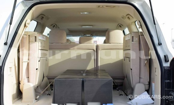 Acheter Import Voiture Toyota Land Cruiser Blanc à Import - Dubai, Région de la Bouenza Acheter Import Voiture Toyota Land Cruiser Blanc à Import - Dubai, Région de la Bouenza