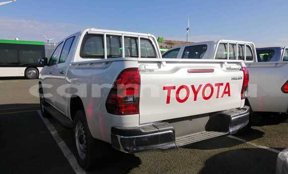 Acheter Neuf Voiture Toyota Hilux Blanc à Import - Dubai, Région de la Bouenza Acheter Neuf Voiture Toyota Hilux Blanc à Import - Dubai, Région de la Bouenza
