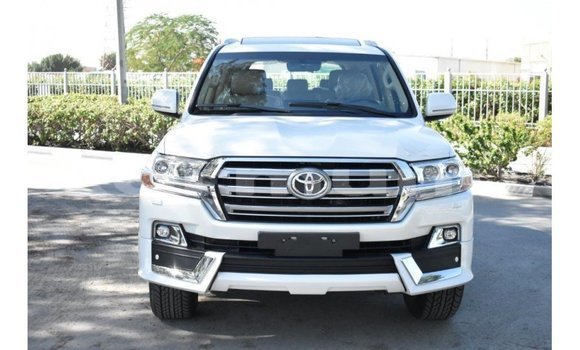Buy Import Toyota Land Cruiser White Car in Import - Dubai in Region of Bouenza Buy Import Toyota Land Cruiser White Car in Import - Dubai in Region of Bouenza