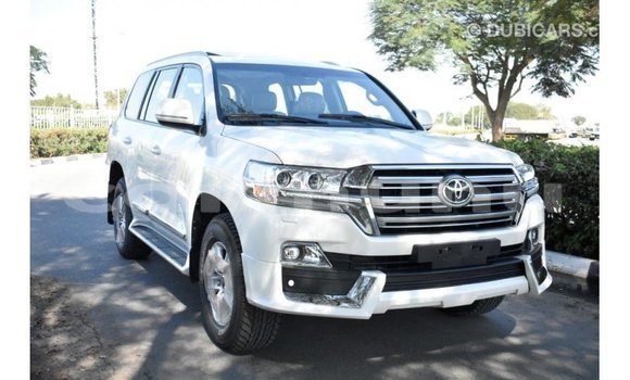 Buy Import Toyota Land Cruiser White Car in Import - Dubai in Region of Bouenza Buy Import Toyota Land Cruiser White Car in Import - Dubai in Region of Bouenza