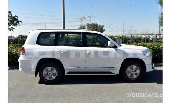 Buy Import Toyota Land Cruiser White Car in Import - Dubai in Region of Bouenza Buy Import Toyota Land Cruiser White Car in Import - Dubai in Region of Bouenza
