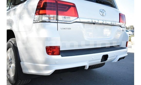 Buy Import Toyota Land Cruiser White Car in Import - Dubai in Region of Bouenza Buy Import Toyota Land Cruiser White Car in Import - Dubai in Region of Bouenza