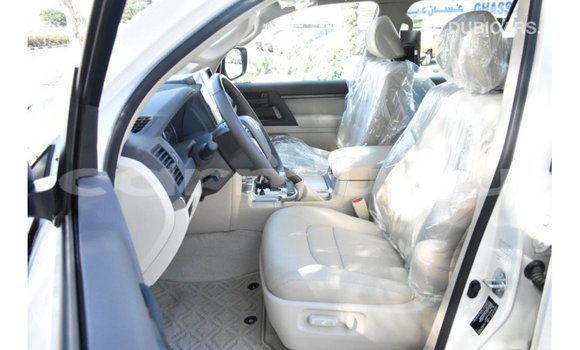 Buy Import Toyota Land Cruiser White Car in Import - Dubai in Region of Bouenza Buy Import Toyota Land Cruiser White Car in Import - Dubai in Region of Bouenza