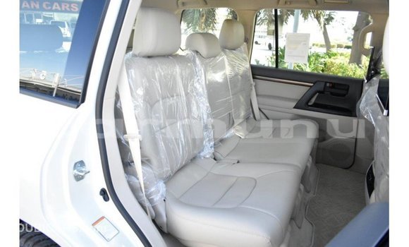 Buy Import Toyota Land Cruiser White Car in Import - Dubai in Region of Bouenza Buy Import Toyota Land Cruiser White Car in Import - Dubai in Region of Bouenza