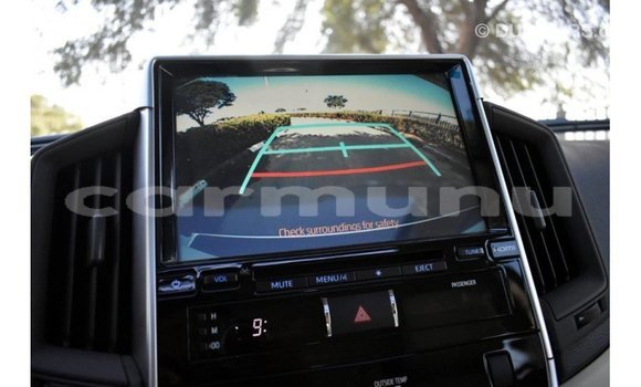 Buy Import Toyota Land Cruiser White Car in Import - Dubai in Region of Bouenza Buy Import Toyota Land Cruiser White Car in Import - Dubai in Region of Bouenza