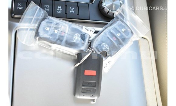Buy Import Toyota Land Cruiser White Car in Import - Dubai in Region of Bouenza Buy Import Toyota Land Cruiser White Car in Import - Dubai in Region of Bouenza