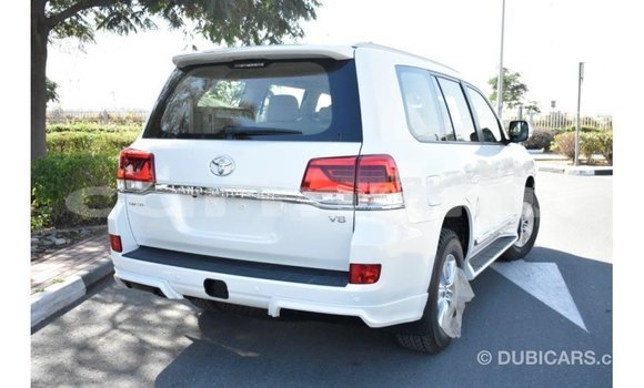 Buy Import Toyota Land Cruiser White Car in Import - Dubai in Region of Bouenza Buy Import Toyota Land Cruiser White Car in Import - Dubai in Region of Bouenza