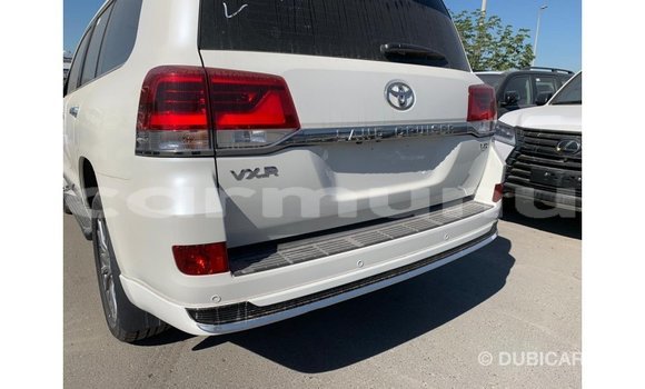 Acheter Import Voiture Toyota Land Cruiser Blanc à Import - Dubai, Région de la Bouenza Acheter Import Voiture Toyota Land Cruiser Blanc à Import - Dubai, Région de la Bouenza