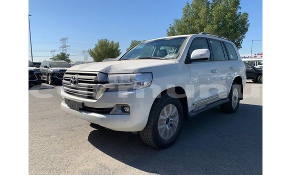 Acheter Import Voiture Toyota Land Cruiser Blanc à Import - Dubai, Région de la Bouenza Acheter Import Voiture Toyota Land Cruiser Blanc à Import - Dubai, Région de la Bouenza