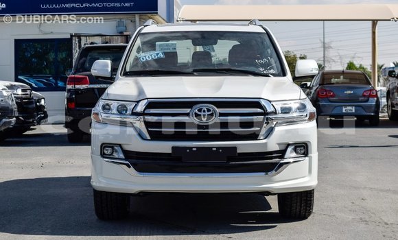 Acheter Import Voiture Toyota Land Cruiser Blanc à Import - Dubai, Région de la Bouenza Acheter Import Voiture Toyota Land Cruiser Blanc à Import - Dubai, Région de la Bouenza