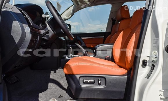 Acheter Import Voiture Toyota Land Cruiser Blanc à Import - Dubai, Région de la Bouenza Acheter Import Voiture Toyota Land Cruiser Blanc à Import - Dubai, Région de la Bouenza