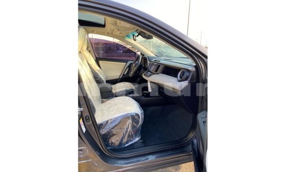 Buy Import Toyota HiAce Other Truck in Import - Dubai in Region of Bouenza Buy Import Toyota HiAce Other Truck in Import - Dubai in Region of Bouenza