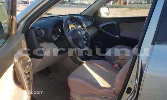 Buy Import Toyota HiAce Other Truck in Import - Dubai in Region of Bouenza Buy Import Toyota HiAce Other Truck in Import - Dubai in Region of Bouenza