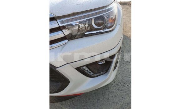 Acheter Import Voiture Toyota Hilux Blanc à Import - Dubai, Région de la Bouenza Acheter Import Voiture Toyota Hilux Blanc à Import - Dubai, Région de la Bouenza