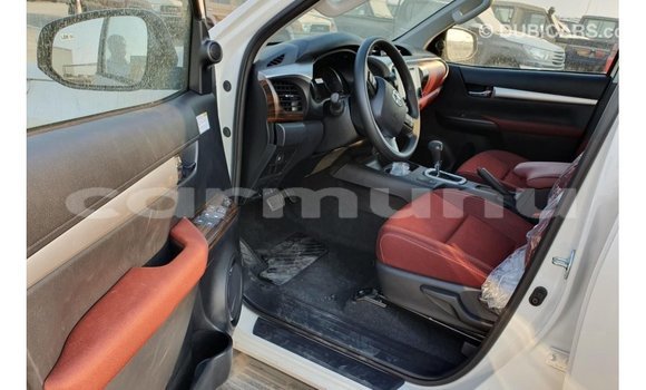 Acheter Import Voiture Toyota Hilux Blanc à Import - Dubai, Région de la Bouenza Acheter Import Voiture Toyota Hilux Blanc à Import - Dubai, Région de la Bouenza