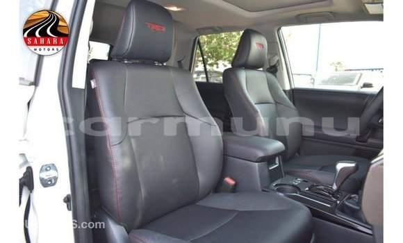 Buy Import Toyota HiAce White Truck in Import - Dubai in Region of Bouenza Buy Import Toyota HiAce White Truck in Import - Dubai in Region of Bouenza