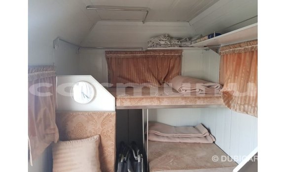 Acheter Import Voiture Kia Carens Blanc à Import - Dubai, Région de la Bouenza Acheter Import Voiture Kia Carens Blanc à Import - Dubai, Région de la Bouenza