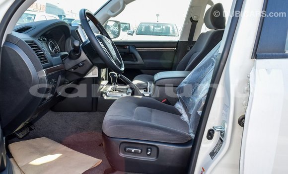 Acheter Import Voiture Toyota Land Cruiser Blanc à Import - Dubai, Région de la Bouenza Acheter Import Voiture Toyota Land Cruiser Blanc à Import - Dubai, Région de la Bouenza