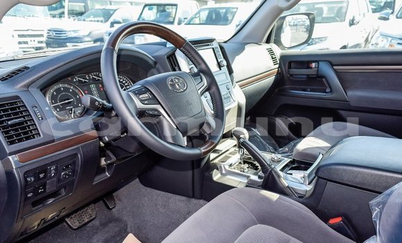 Acheter Import Voiture Toyota Land Cruiser Blanc à Import - Dubai, Région de la Bouenza Acheter Import Voiture Toyota Land Cruiser Blanc à Import - Dubai, Région de la Bouenza