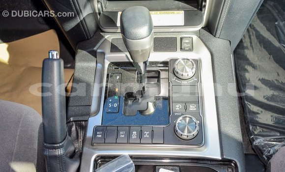 Acheter Import Voiture Toyota Land Cruiser Blanc à Import - Dubai, Région de la Bouenza Acheter Import Voiture Toyota Land Cruiser Blanc à Import - Dubai, Région de la Bouenza