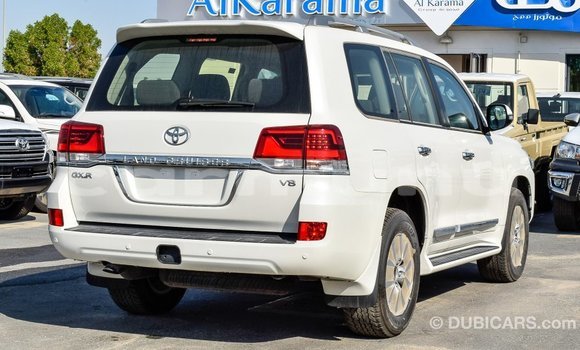 Acheter Import Voiture Toyota Land Cruiser Blanc à Import - Dubai, Région de la Bouenza Acheter Import Voiture Toyota Land Cruiser Blanc à Import - Dubai, Région de la Bouenza