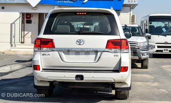 Acheter Import Voiture Toyota Land Cruiser Blanc à Import - Dubai, Région de la Bouenza Acheter Import Voiture Toyota Land Cruiser Blanc à Import - Dubai, Région de la Bouenza