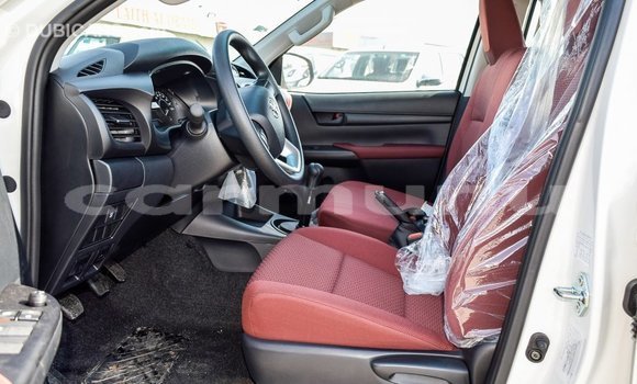 Acheter Import Voiture Toyota Hilux Blanc à Import - Dubai, Région de la Bouenza Acheter Import Voiture Toyota Hilux Blanc à Import - Dubai, Région de la Bouenza