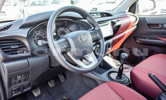 Acheter Import Voiture Toyota Hilux Blanc à Import - Dubai, Région de la Bouenza Acheter Import Voiture Toyota Hilux Blanc à Import - Dubai, Région de la Bouenza