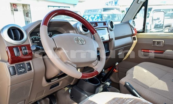 Acheter Import Voiture Toyota Land Cruiser Beige à Import - Dubai, Région de la Bouenza Acheter Import Voiture Toyota Land Cruiser Beige à Import - Dubai, Région de la Bouenza