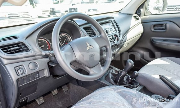 Acheter Import Voiture Mitsubishi L200 Blanc à Import - Dubai, Région de la Bouenza Acheter Import Voiture Mitsubishi L200 Blanc à Import - Dubai, Région de la Bouenza