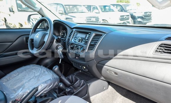 Acheter Import Voiture Mitsubishi L200 Blanc à Import - Dubai, Région de la Bouenza Acheter Import Voiture Mitsubishi L200 Blanc à Import - Dubai, Région de la Bouenza