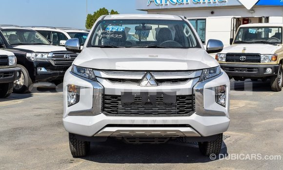 Acheter Import Voiture Mitsubishi L200 Blanc à Import - Dubai, Région de la Bouenza Acheter Import Voiture Mitsubishi L200 Blanc à Import - Dubai, Région de la Bouenza