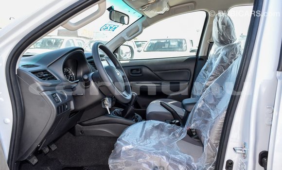 Acheter Import Voiture Mitsubishi L200 Blanc à Import - Dubai, Région de la Bouenza Acheter Import Voiture Mitsubishi L200 Blanc à Import - Dubai, Région de la Bouenza