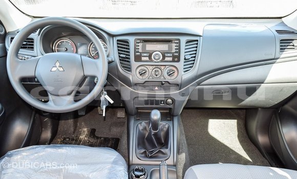 Acheter Import Voiture Mitsubishi L200 Blanc à Import - Dubai, Région de la Bouenza Acheter Import Voiture Mitsubishi L200 Blanc à Import - Dubai, Région de la Bouenza