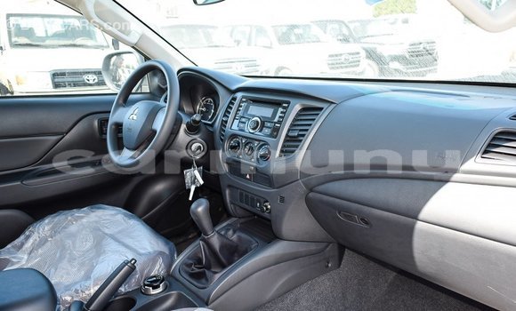 Acheter Import Voiture Mitsubishi L200 Blanc à Import - Dubai, Région de la Bouenza Acheter Import Voiture Mitsubishi L200 Blanc à Import - Dubai, Région de la Bouenza