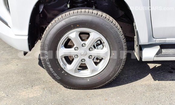 Acheter Import Voiture Mitsubishi L200 Blanc à Import - Dubai, Région de la Bouenza Acheter Import Voiture Mitsubishi L200 Blanc à Import - Dubai, Région de la Bouenza