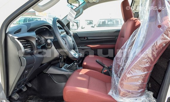 Acheter Import Voiture Toyota Hilux Blanc à Import - Dubai, Région de la Bouenza Acheter Import Voiture Toyota Hilux Blanc à Import - Dubai, Région de la Bouenza