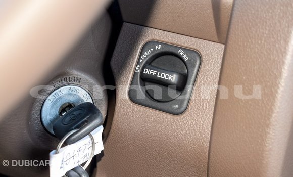Acheter Import Voiture Toyota Land Cruiser Beige à Import - Dubai, Région de la Bouenza Acheter Import Voiture Toyota Land Cruiser Beige à Import - Dubai, Région de la Bouenza