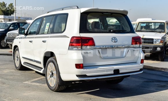 Acheter Import Voiture Toyota Land Cruiser Blanc à Import - Dubai, Région de la Bouenza Acheter Import Voiture Toyota Land Cruiser Blanc à Import - Dubai, Région de la Bouenza