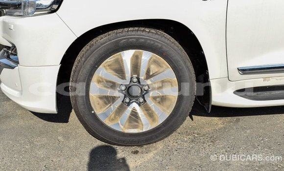 Acheter Import Voiture Toyota Land Cruiser Blanc à Import - Dubai, Région de la Bouenza Acheter Import Voiture Toyota Land Cruiser Blanc à Import - Dubai, Région de la Bouenza