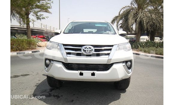 Acheter Import Voiture Toyota Fortuner Blanc à Import - Dubai, Région de la Bouenza Acheter Import Voiture Toyota Fortuner Blanc à Import - Dubai, Région de la Bouenza